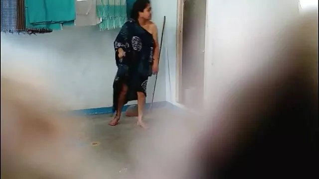 एक सेक्सी इंग्लिश मूवी बदल कमरे में एशियाई मल्लाह सेंसर (मंचन)