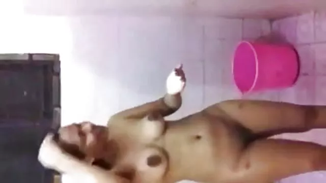 द्वि इंग्लिश सेक्सी मूवी वीडियो में दोस्ताना चूसना