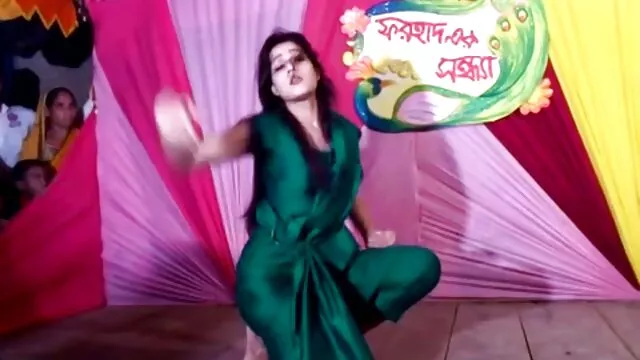नीली आंखों वाली लड़की गहरी लंड को सहलाती इंग्लिश सेक्सी मूवी हिंदी में है
