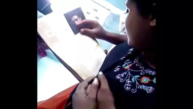 काली मिर्च Deville एक डिल्डो और इंग्लिश फिल्म फुल सेक्सी हिताची का उपयोग करता है
