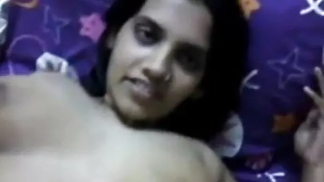 बड़े स्तन इंग्लिश मूवी सेक्सी पिक्चर गोरा छोटे स्तन के साथ उसके श्यामला नौकर का आनंद लेता है
