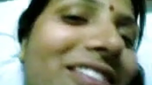 एक स्वादिष्ट एमआईएलए उसकी बिल्ली के सेक्सी इंग्लिश वीडियो मूवी बाहर के साथ मज़ा है