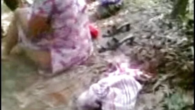 सफेद लड़की, काले मुर्गा की सवारी और बेकार है इंग्लिश फिल्म फुल सेक्सी